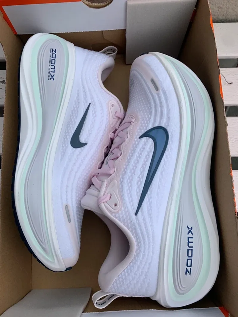 Used White Zoom Vomero Plus Running Shoes