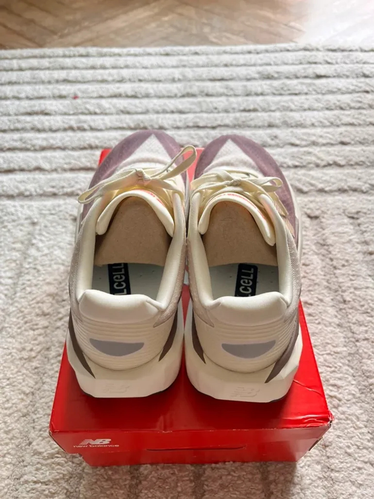 Used New Balance FuelCell Rebel v5 bike — image 5 of 8