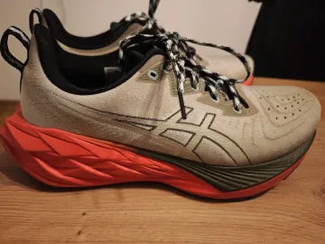 Used Asics Novablast 4 TR bike — image 3 of 9
