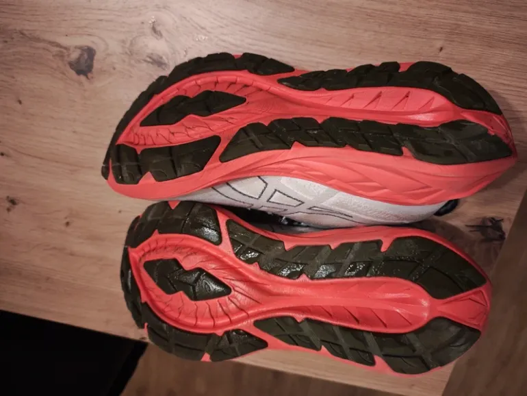 Used Asics Novablast 4 TR bike — image 7 of 9
