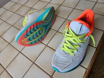 Saucony Endorphin Shift bike usato — immagine 3 di 6