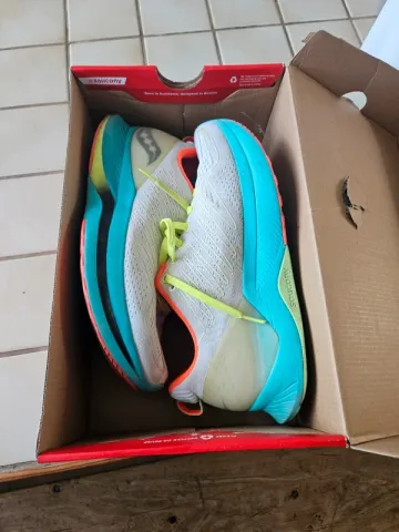 Saucony Endorphin Shift bike usato — immagine 6 di 6