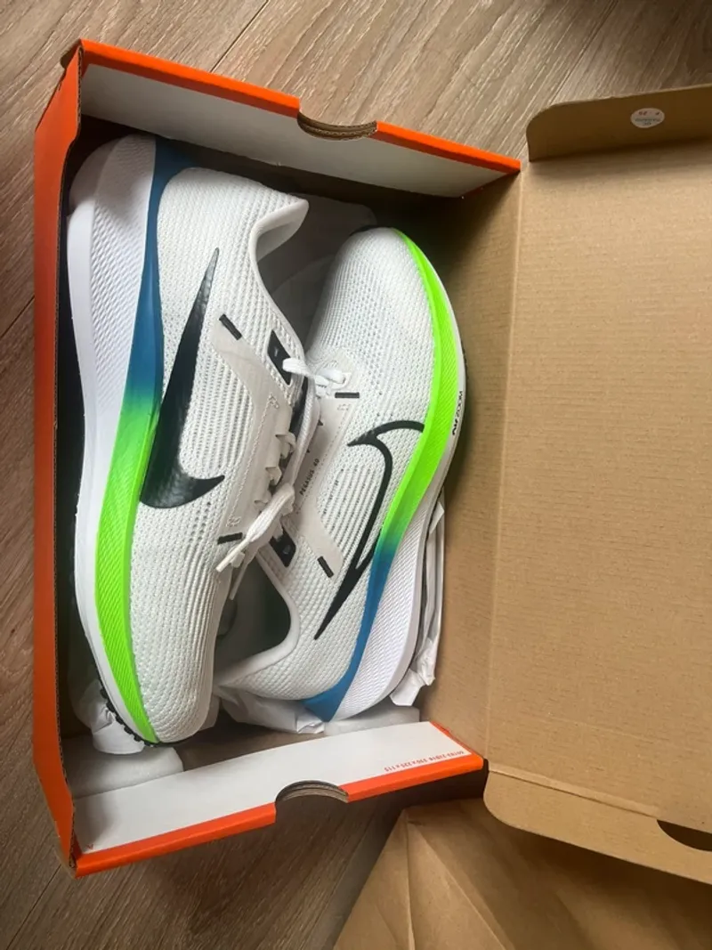 Used Lightweight Pegasus 40 Running Shoes