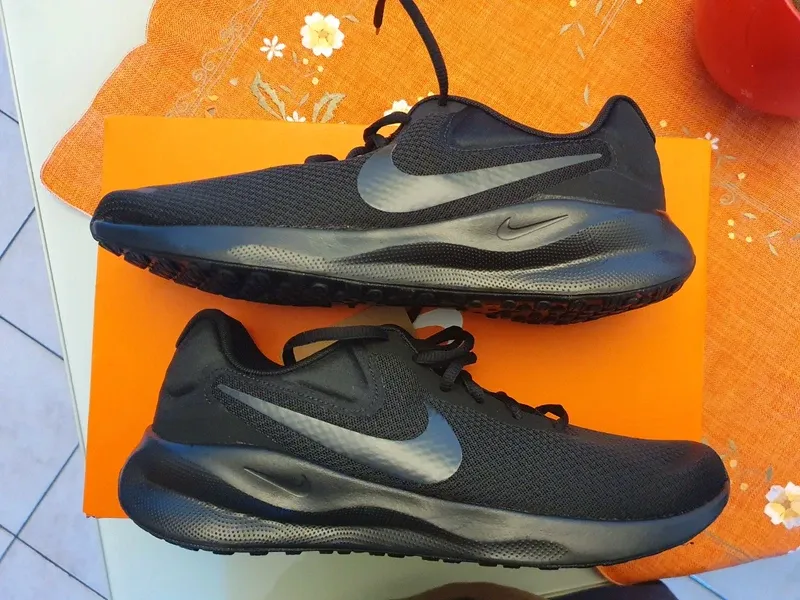Used Nike Revolution 7 Running Shoes