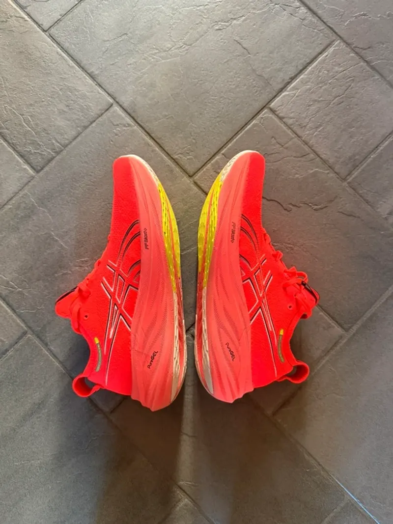 Used Asics Nimbus 26 Running Shoes