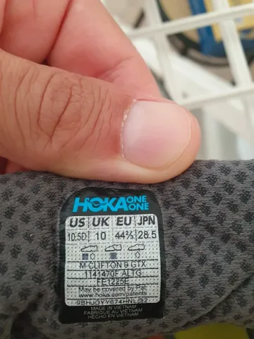 Used Hoka Clifton 9 GTX bike — image 5 of 8