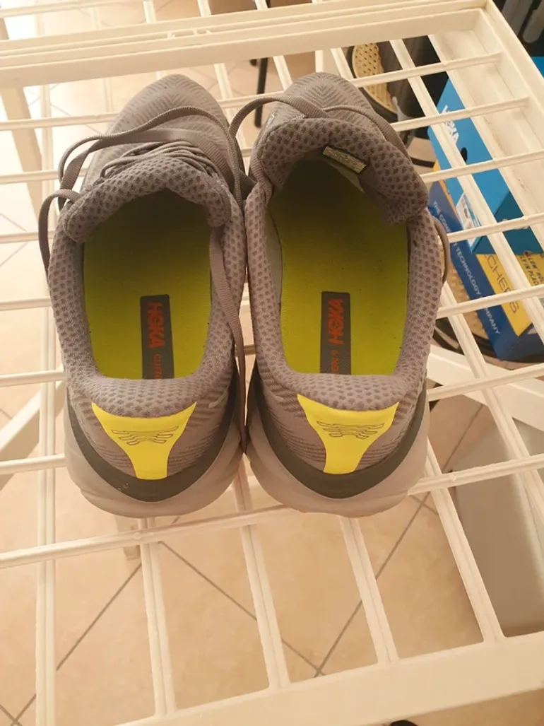 Used Hoka Clifton 9 GTX bike — image 3 of 8