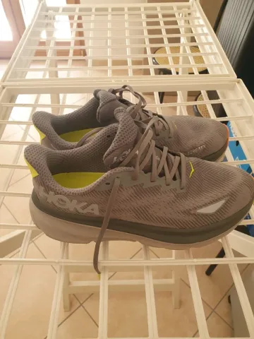Used Hoka Clifton 9 GTX bike — image 4 of 8
