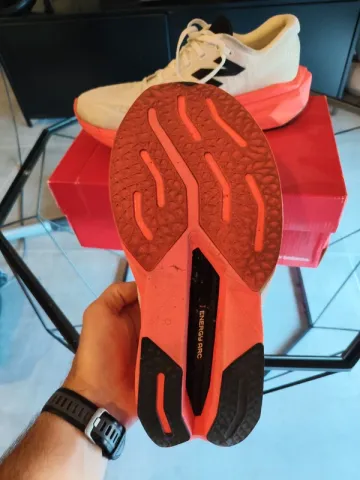 Used New Balance FuelCell SuperComp Trainer v3 bike — image 2 of 4