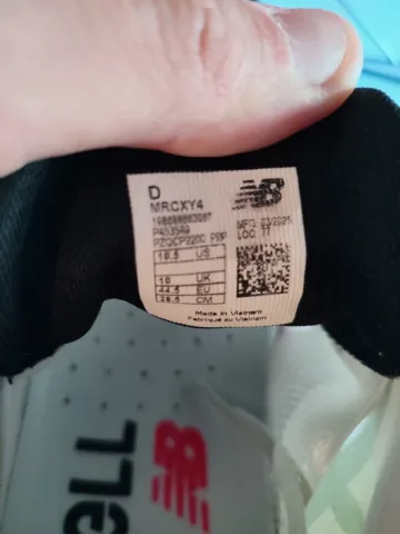 Used New Balance FuelCell SuperComp Trainer v3 bike — image 4 of 4