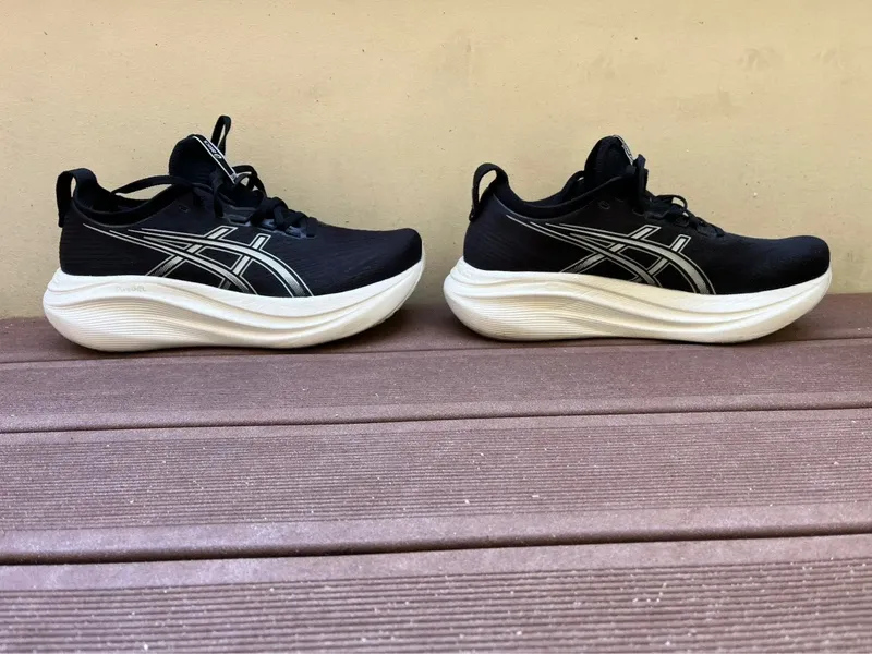 Used Asics Nimbus 27 Running Shoes