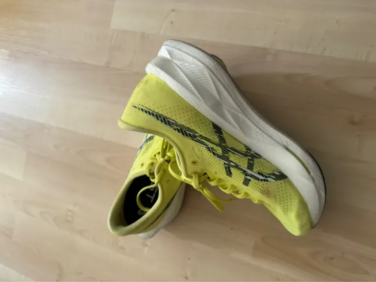 Used Asics Megablast FF Turbo bike — image 1 of 6