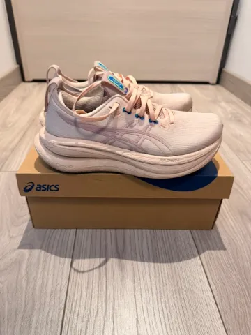 Tweedehands Asics Gel Nimbus 26 bike — afbeelding 2 van 5