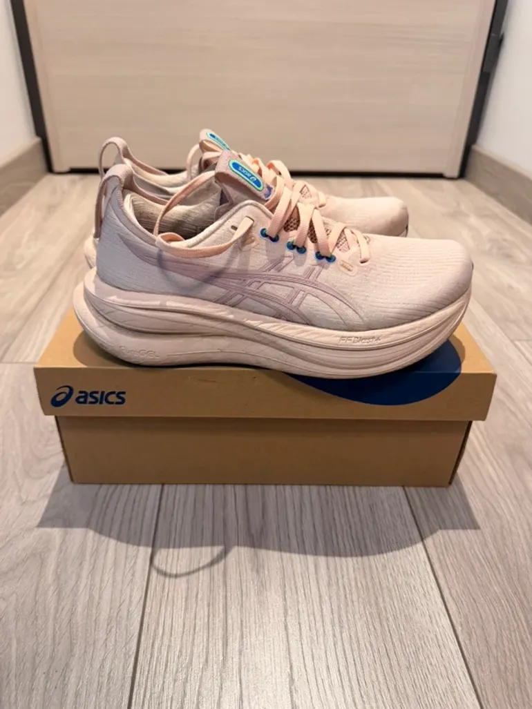Tweedehands Asics Gel Nimbus 26 bike — afbeelding 2 van 5