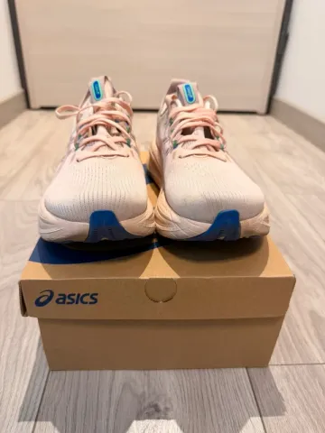 Tweedehands Asics Gel Nimbus 26 bike — afbeelding 3 van 5