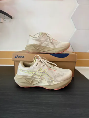 Used Asics Novablast 5 bike — image 1 of 13