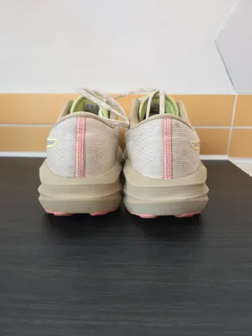 Used Asics Novablast 5 bike — image 11 of 13