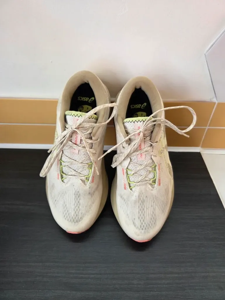 Used Asics Novablast 5 bike — image 2 of 13
