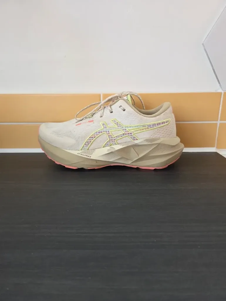 Used Asics Novablast 5 bike — image 9 of 13