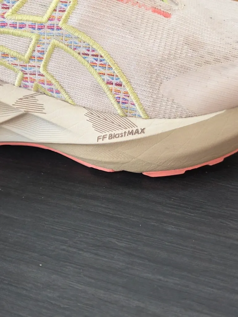 Used Asics Novablast 5 bike — image 13 of 13
