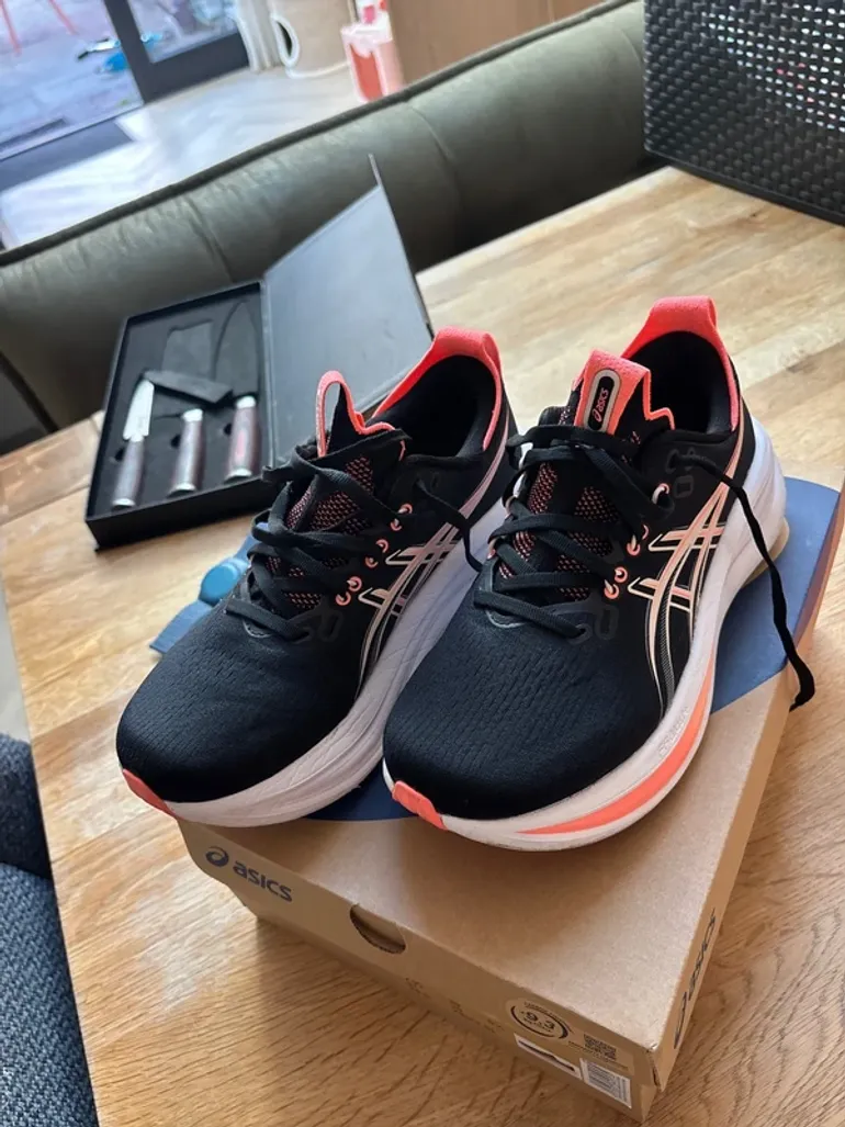Tweedehands Asics Gel-Nimbus 28 bike — afbeelding 4 van 8