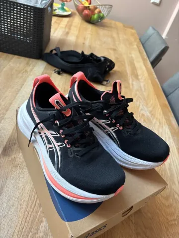 Tweedehands Asics Gel-Nimbus 28 bike — afbeelding 1 van 8