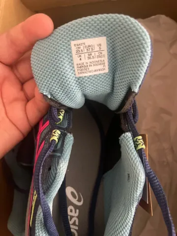 Used Asics Running Shoes bike — image 4 of 4