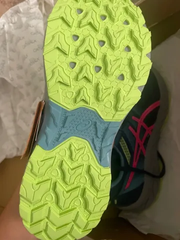 Used Asics Running Shoes bike — image 3 of 4