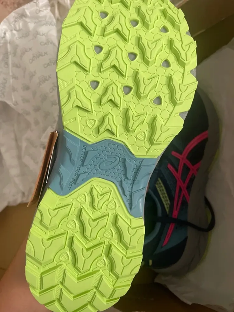 Used Asics Running Shoes bike — image 3 of 4