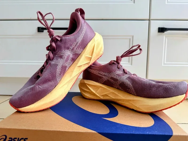 Brugt Asics Novablast 5 Running Shoes