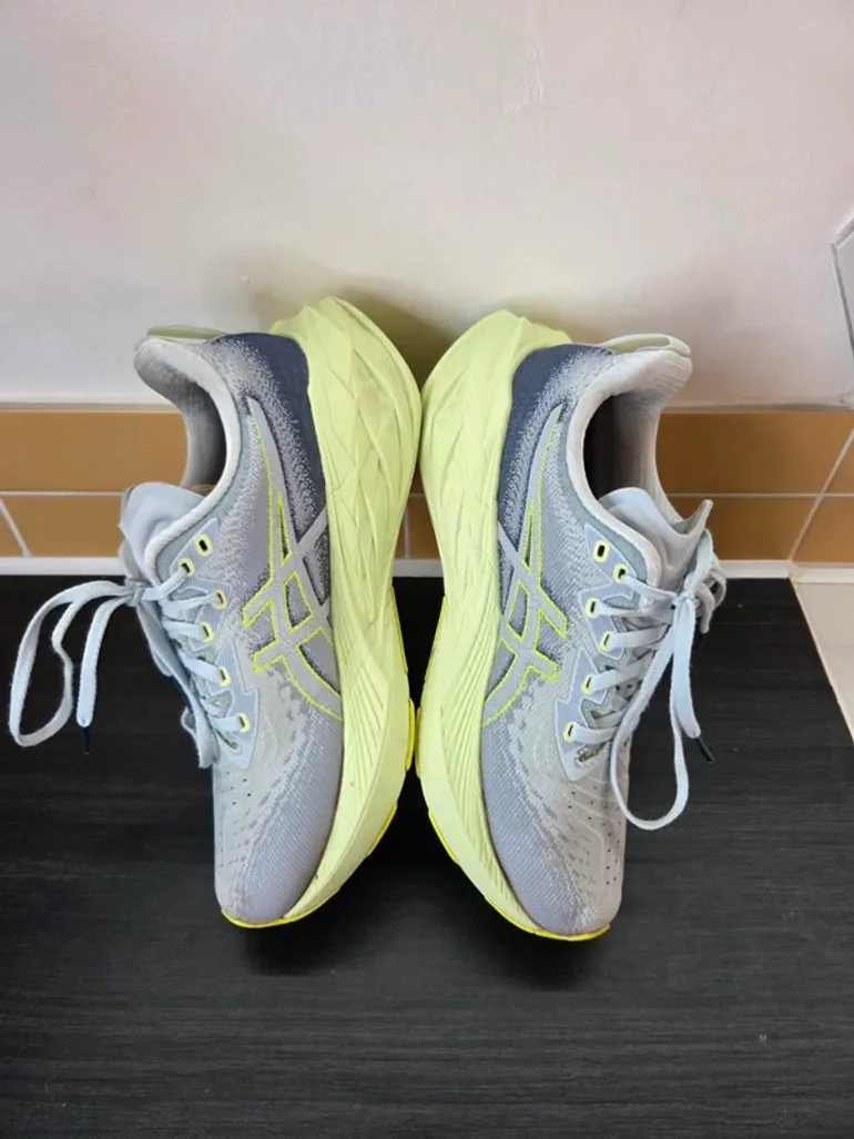 Used Asics Novablast 4 bike — image 4 of 15