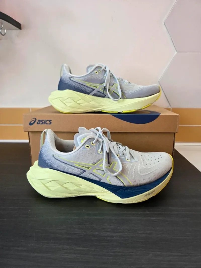 Used Asics Novablast 4 Running Shoes
