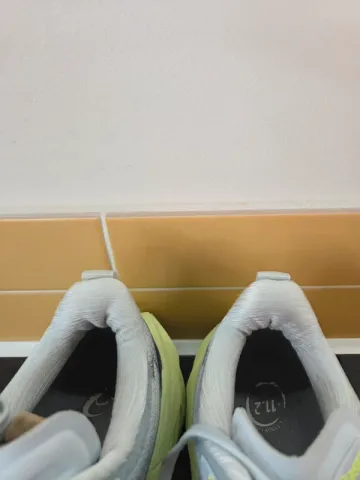 Used Asics Novablast 4 bike — image 12 of 15