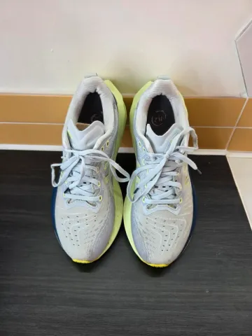 Used Asics Novablast 4 bike — image 2 of 15