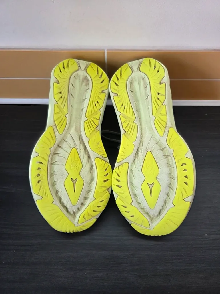 Used Asics Novablast 4 bike — image 5 of 15