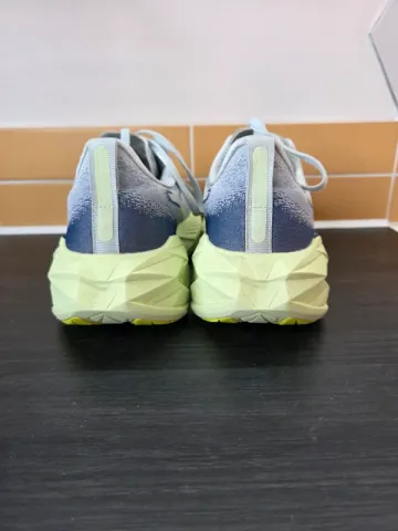 Used Asics Novablast 4 bike — image 11 of 15