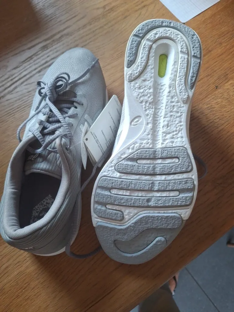 Used Asics Running Shoes bike — image 4 of 4