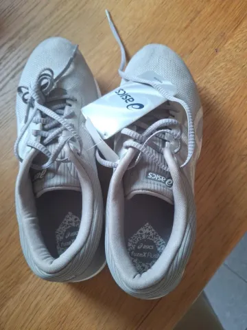 Used Asics Running Shoes bike — image 3 of 4