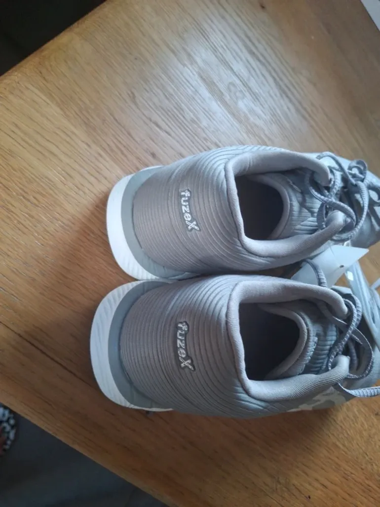 Used Asics Running Shoes bike — image 2 of 4
