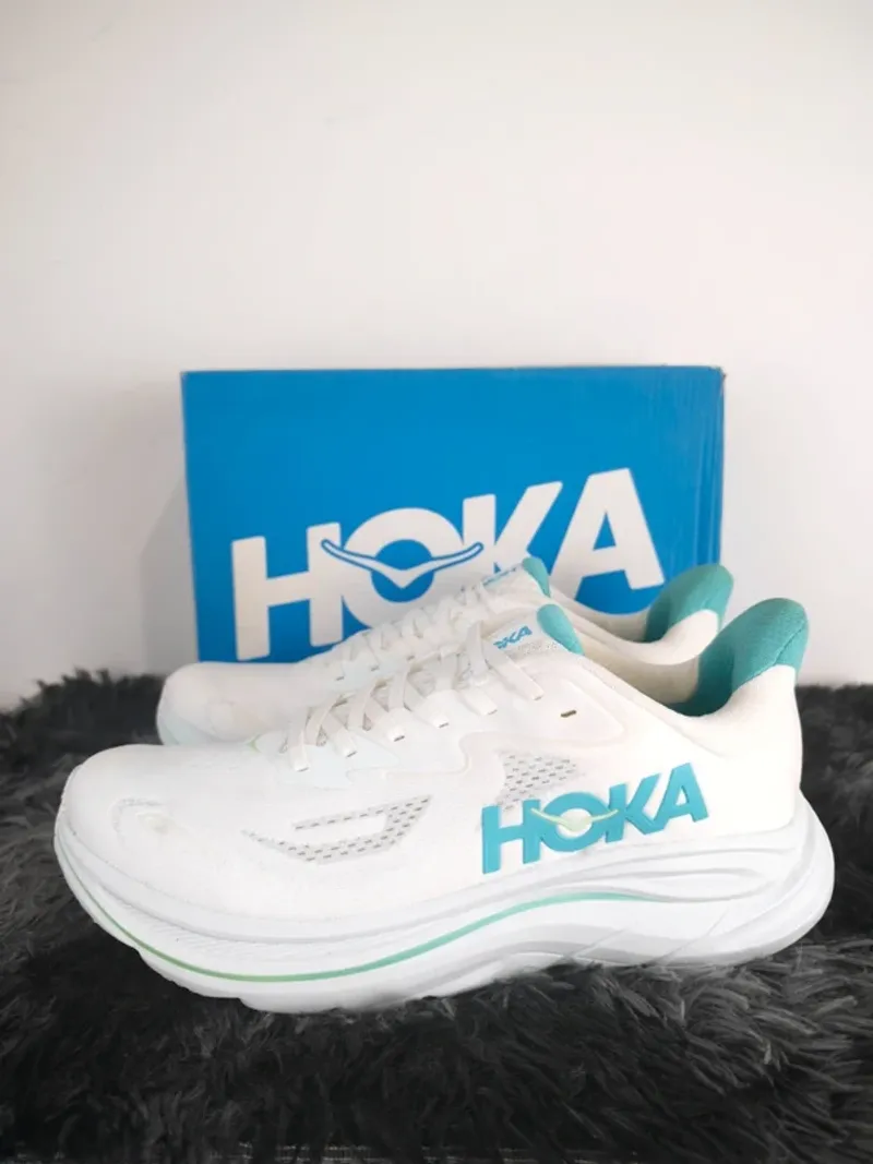 Käytetty Hoka Clifton 10 Running Shoes