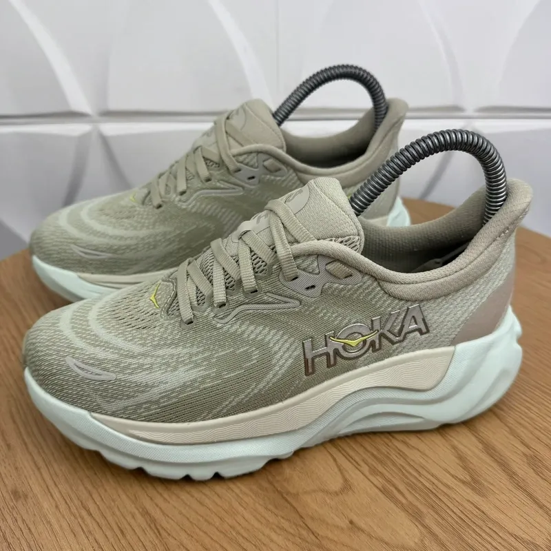 Used Hoka Arahi 8 Running Shoes