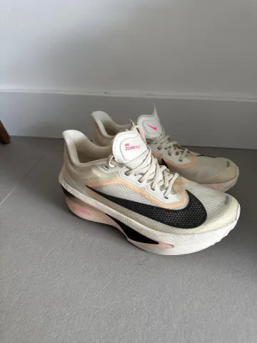 Tweedehands Nike Zoom Fly 6 bike — afbeelding 1 van 4