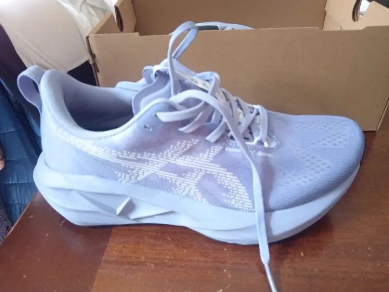 Used Asics Novablast 5 bike — image 2 of 8
