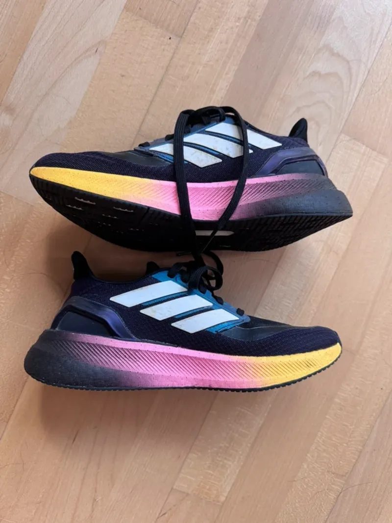 Käytetty Adidas Pureboost 5 Running Shoes
