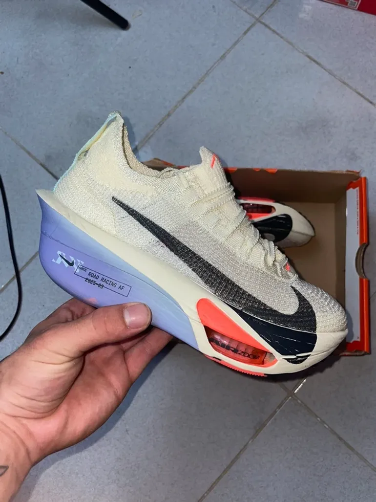 Used Nike Air Zoom Alphafly 3 bike — image 3 of 8