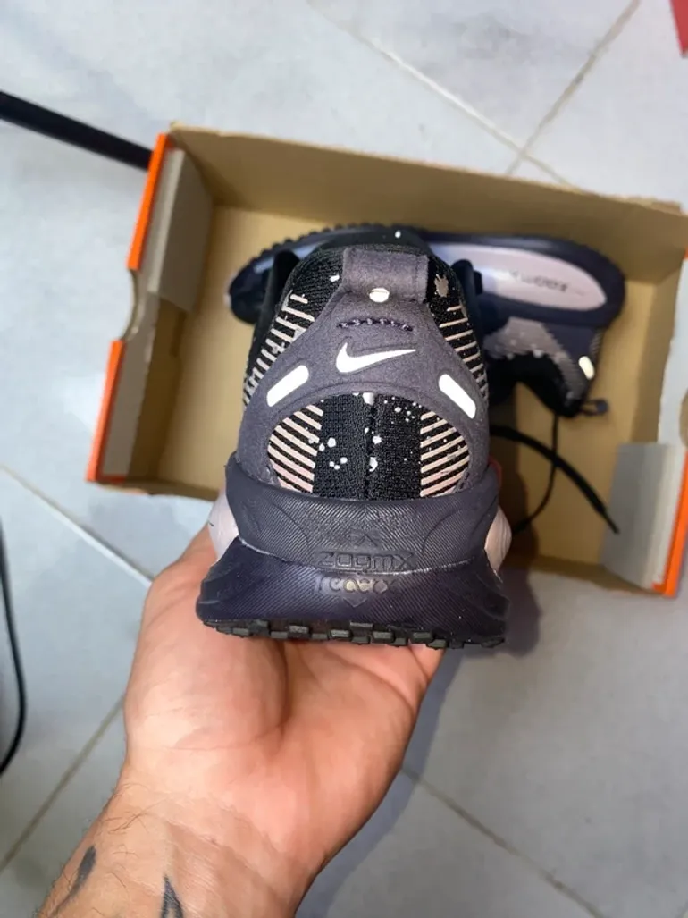 Used Nike Vomero 18 SE bike — image 4 of 8