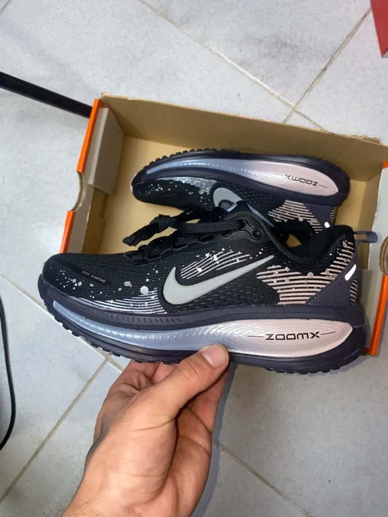 Used Nike Vomero 18 SE bike — image 5 of 8