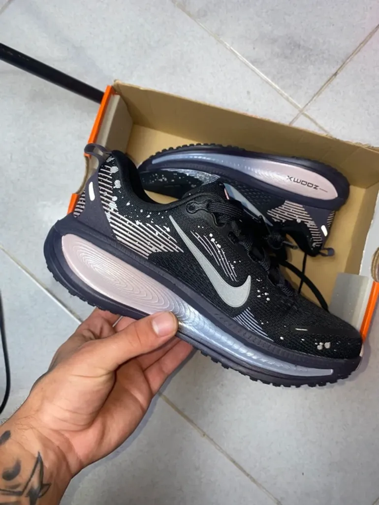 Used Nike Vomero 18 SE bike — image 3 of 8