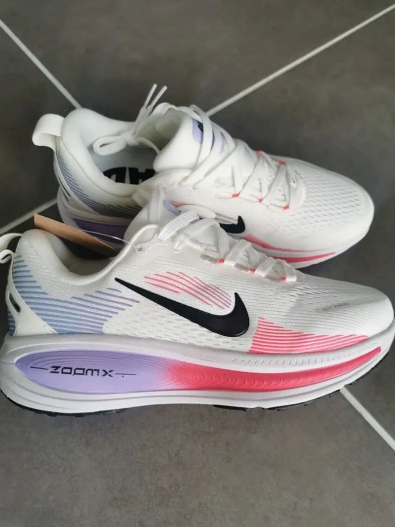 Used Nike Vomero 18 Running Shoes