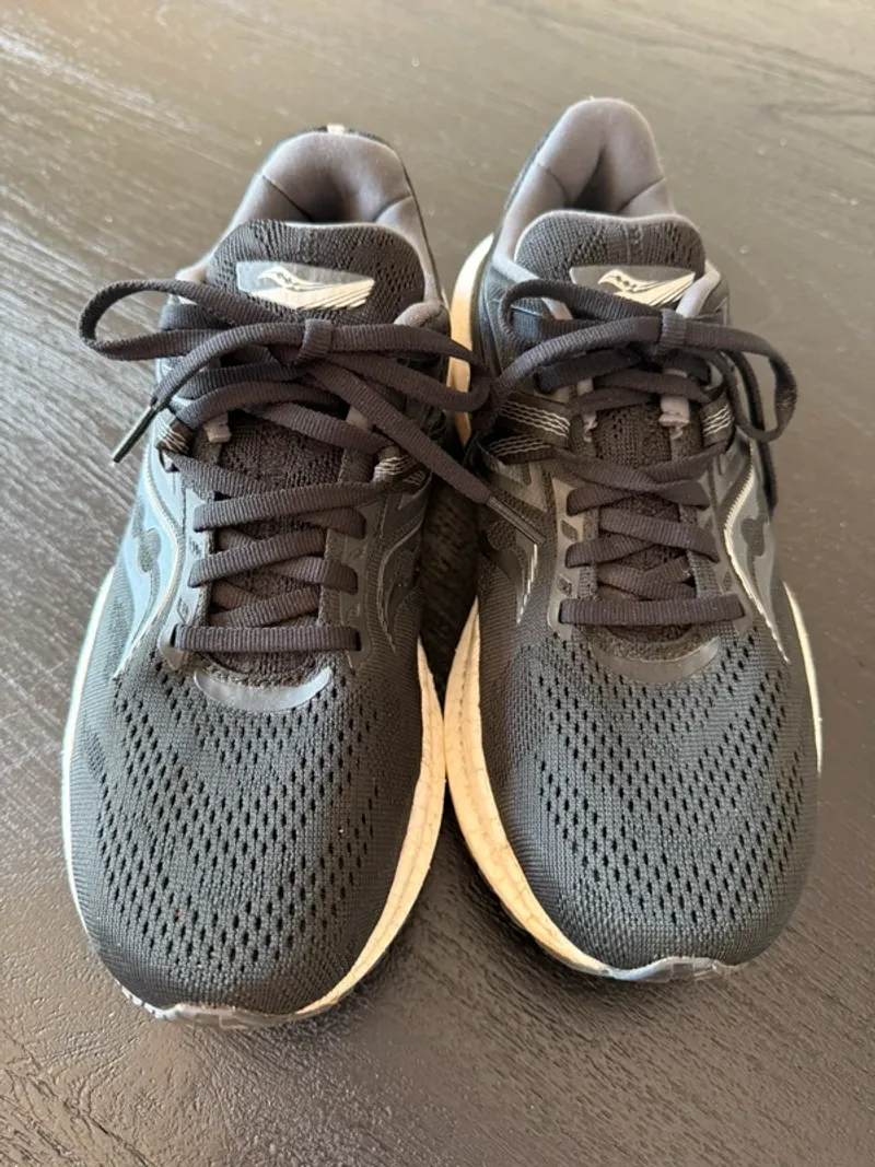 Used Saucony Triumph 20 Running Shoes